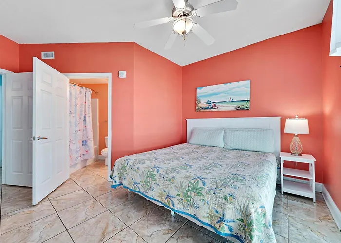 Crystal Shores West 101 Holiday home